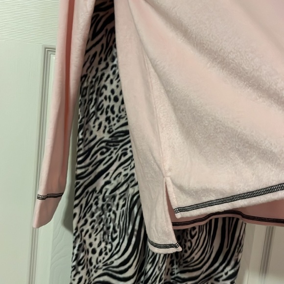 Cuddl Duds NWOT 2 piece Microfleece Top and Bottom Pant Lounge Set - Picture 3 of 9